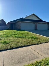 Building Photo - 3503 N Robin Ct