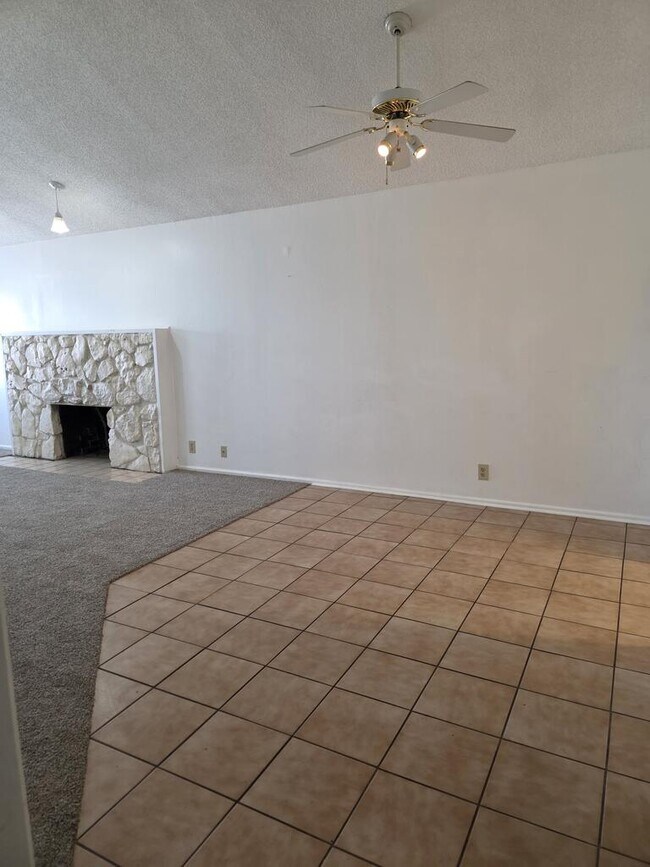Building Photo - 3220 Tanglewood Ln