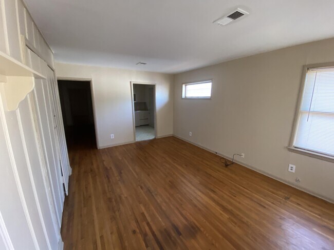 Foto del edificio - 1218 D St N