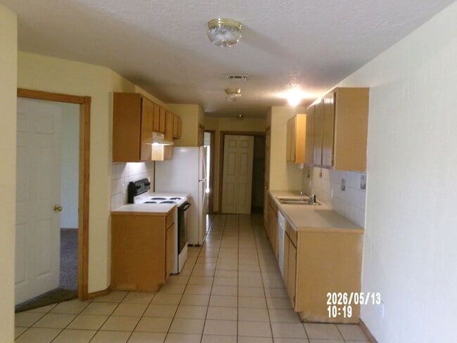 Building Photo - Charming Duplex $450.00 Off the first full Month's rent