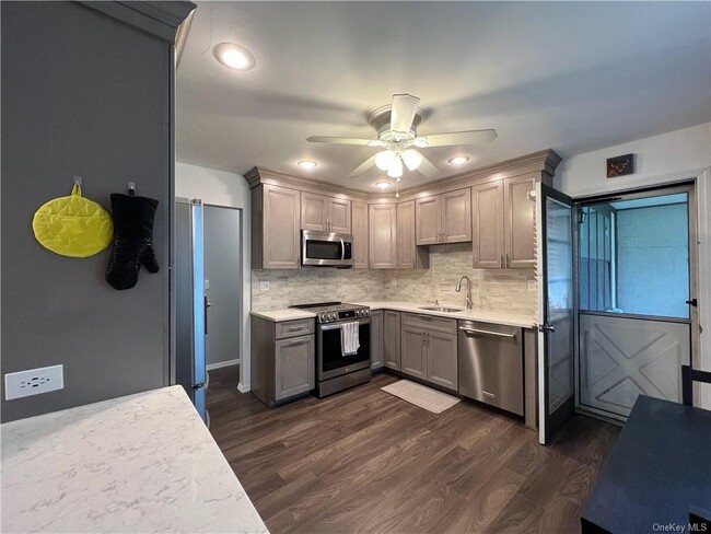 Foto del edificio - 768 Sierra Vista Ln