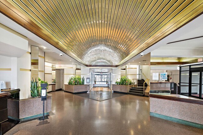 Foto del edificio - 7855 Boulevard E