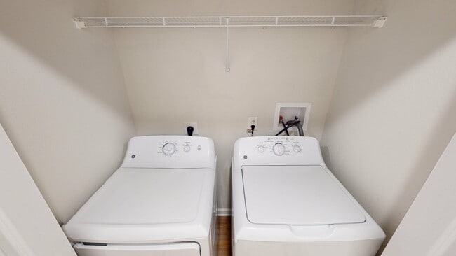 Lavadora y secadora en el apartamento para mayor comodidad en Ralston Apartments en el centro de Indianápolis - Ralston Apartments
