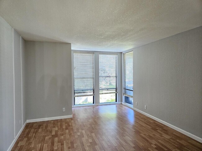 Foto del edificio - 1191 Compass Ln