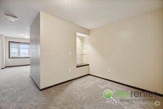 Building Photo - 1411 S Douglas Ave