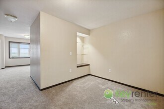 Building Photo - 1411 S Douglas Ave