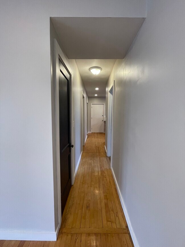 Foto del edificio - 3756 W Windsor Ave