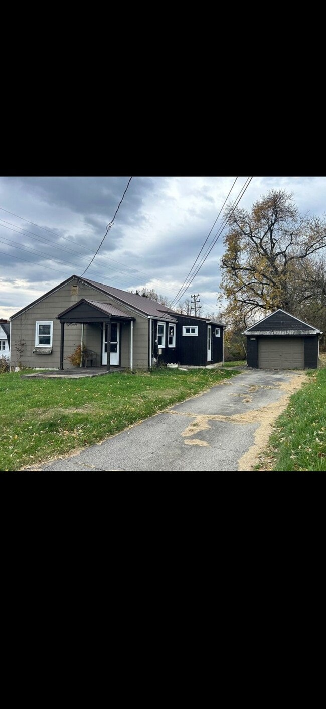 Building Photo - 1347 High Rd