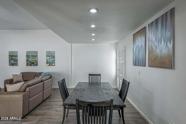 Building Photo - 8754 E Vía De Encanto