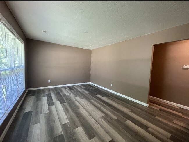 Foto del edificio - 1955 Sir Richard Ct