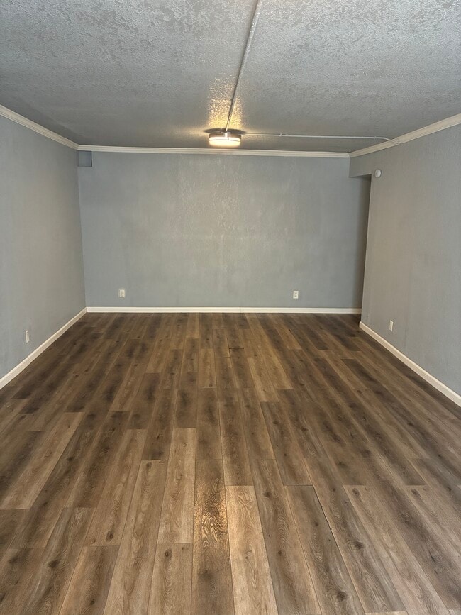 Building Photo - 501 W Columbia Ter