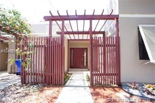 Building Photo - 10941 N Lakeview Dr