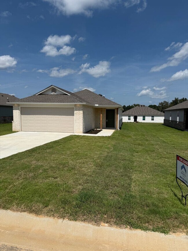 Foto del edificio - *First 4 Weeks Rent FREE!!* Cozy Three Bedroom | Two Bath Home in Cabot
