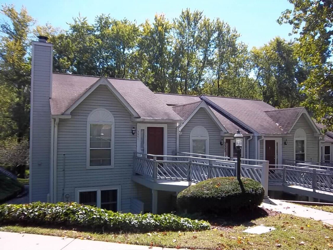 Primary Photo - 3551 Plumtree Dr