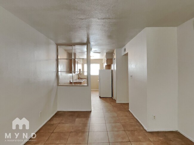 Foto del edificio - 260 W 8th Ave