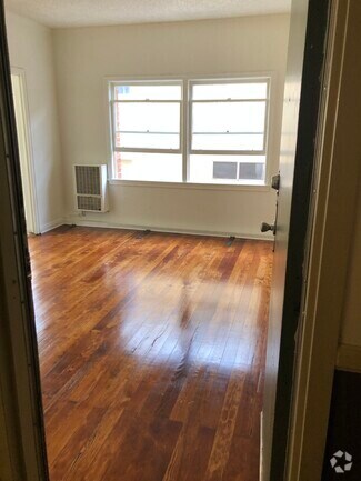 Building Photo - 545 S Hobart Blvd