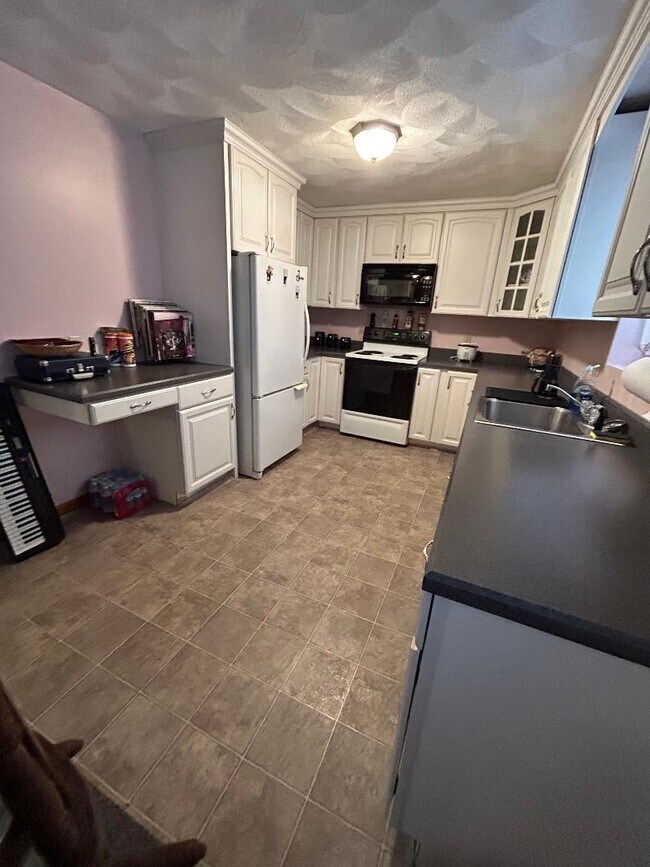 17 Apollo Ave Unit Inlaw apartment, Billerica, MA 01821 Apartments