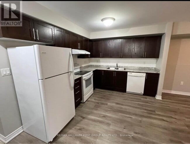 Building Photo - 146 Capreol Ct