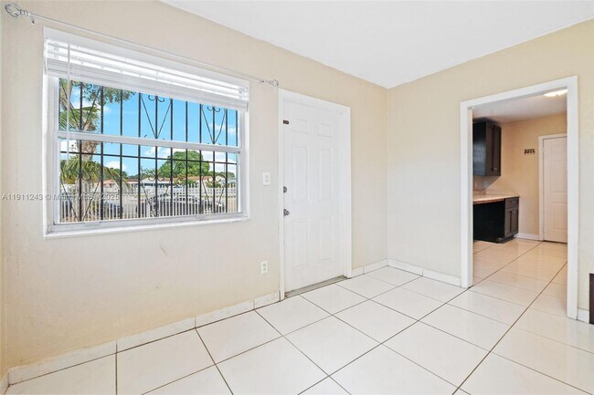 Foto del edificio - 1060 Opa-locka Blvd