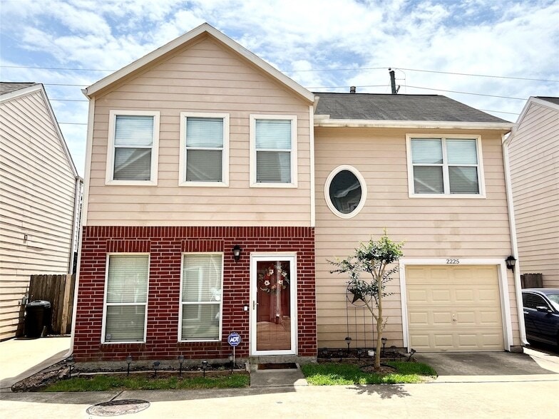 Photo - 2225 Naomi Street Unit