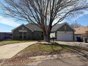 Building Photo - 8814 Crossway Dr