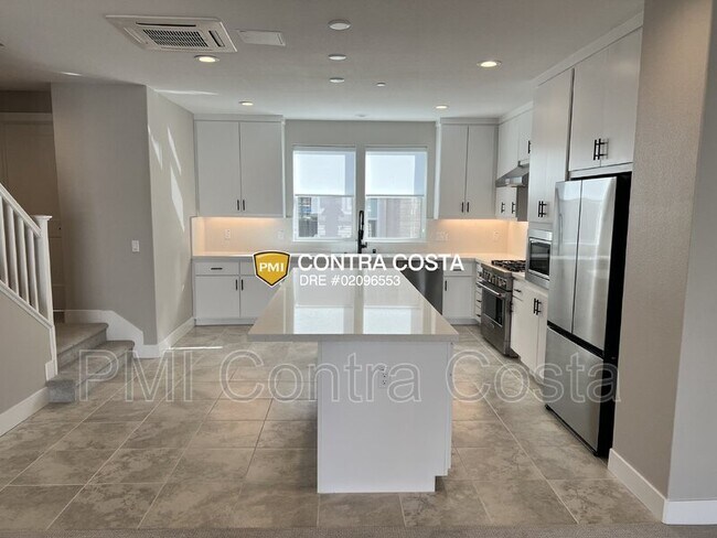 Building Photo - 1111 Lorenzini Lp