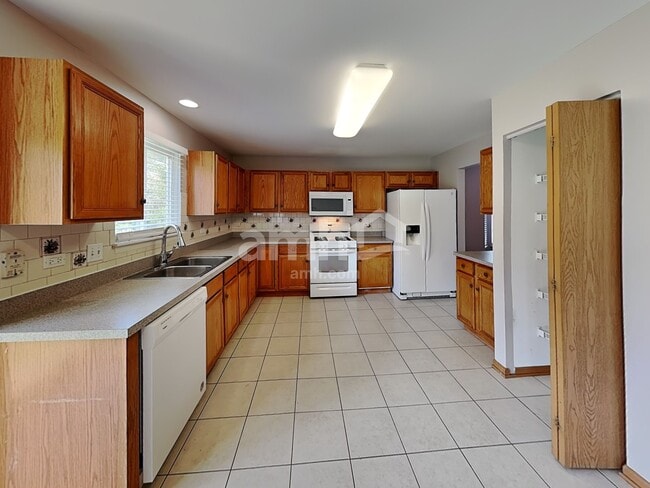 Building Photo - 347 Deering Ln