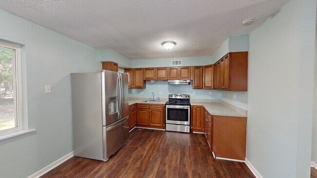 Foto del edificio - 3050 Briarwood Dr