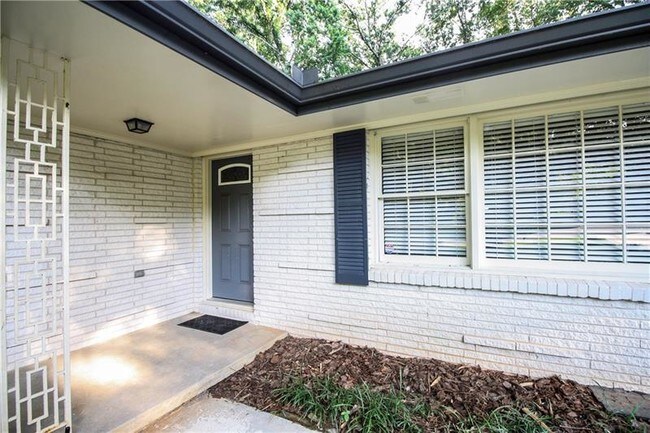 Foto del edificio - 1727 Clairmont Way NE