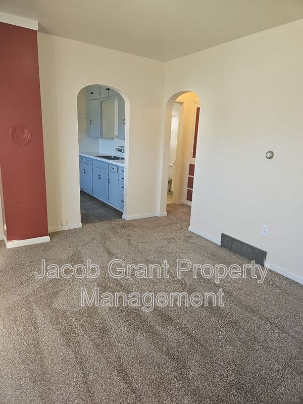Building Photo - 348 Basalt St