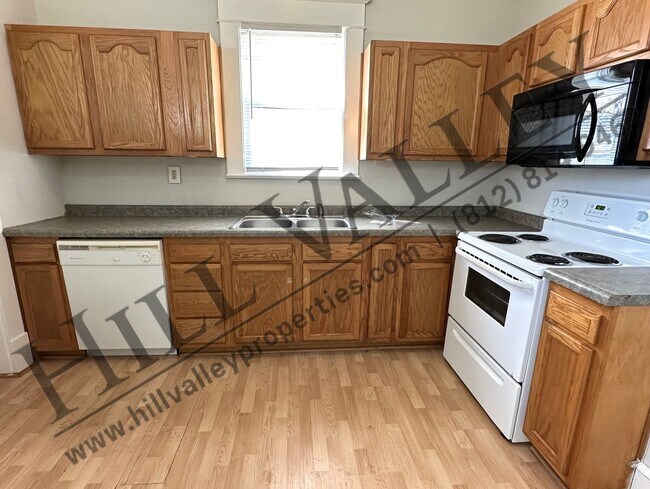 Building Photo - Two bedroom home