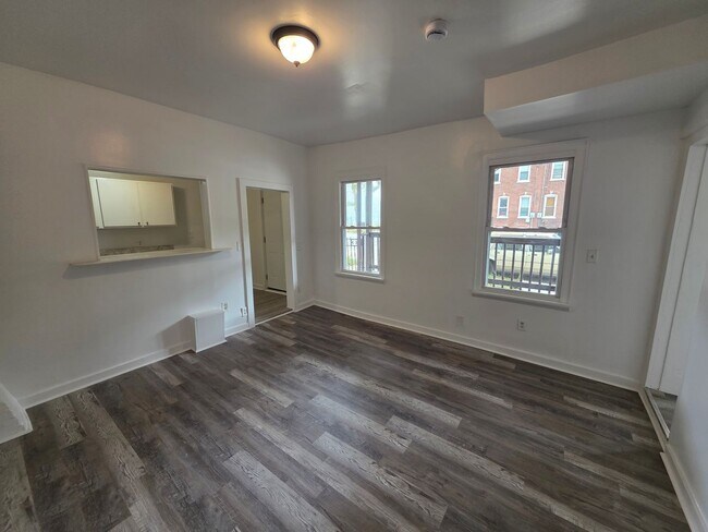 Building Photo - 450 S Heald St