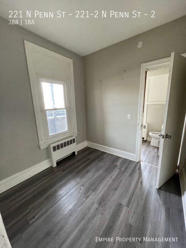 Building Photo - 2nd Floor: 3 Bedroom/ 1 Bathroom Apartment...