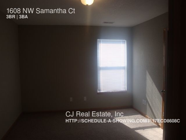 Foto del edificio - 1608 NW Samantha Ct