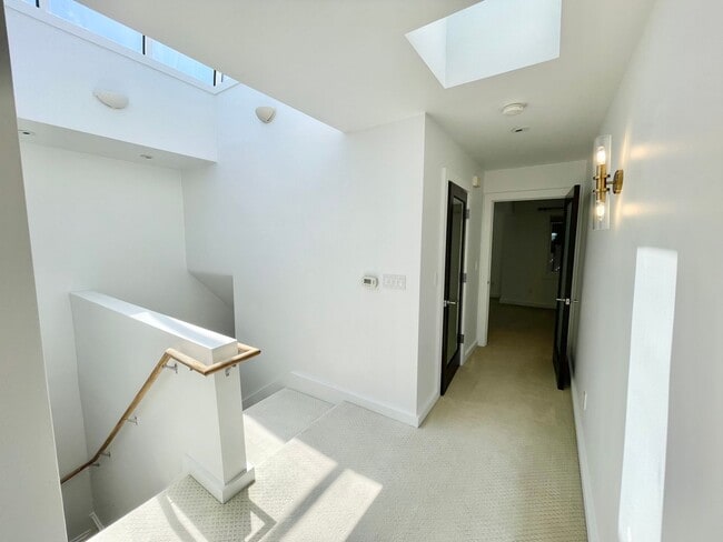 Building Photo - Contemporary, Stunning 3BR/2.5BA Noe Valley Home w/Tranquil Garden! PROGRESSIVE