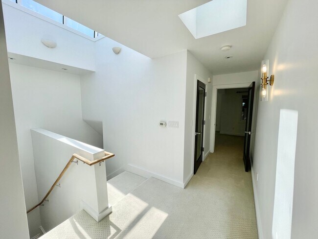 Foto del edificio - Contemporary, Stunning 3BR/2.5BA Noe Valley Home w/Tranquil Garden! PROGRESSIVE