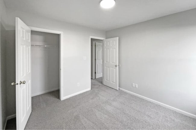 Building Photo - 491 Westview Dr