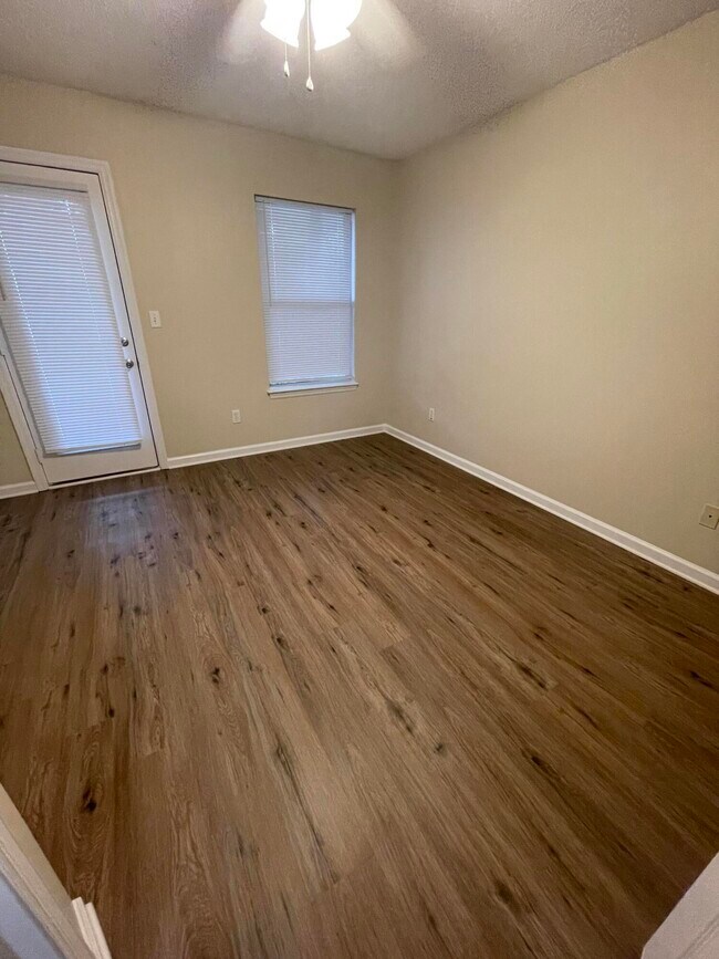 Building Photo - 770 Rockport Ct