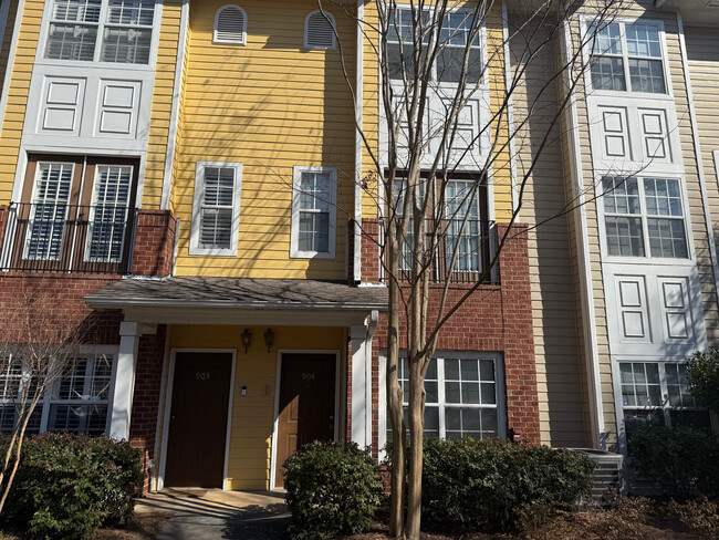 Foto del edificio - Room in Townhome on Pryor Rd SW