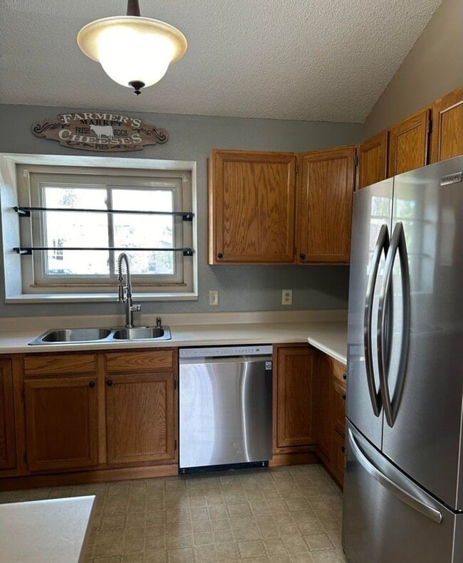 Building Photo - Estes Park Town Home Coming Soon!