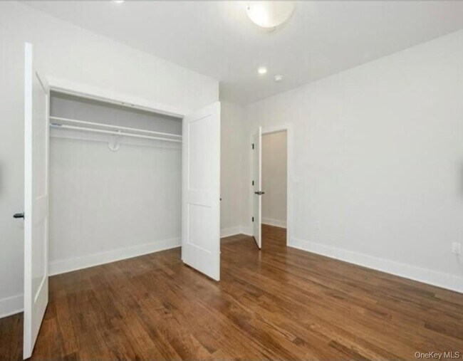 Foto del edificio - 142 Maple Ave