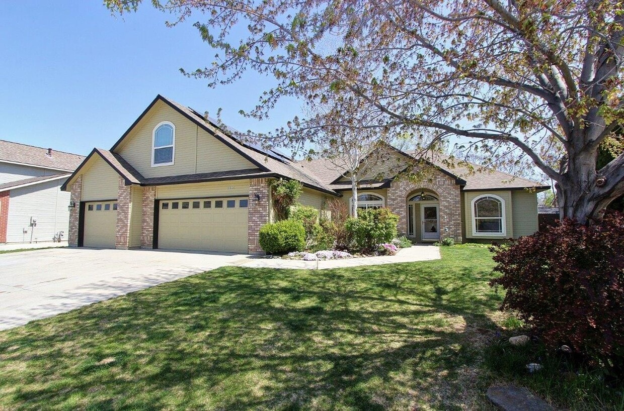 Primary Photo - Your New Home Awaits in Bolder Creek! 4bed...