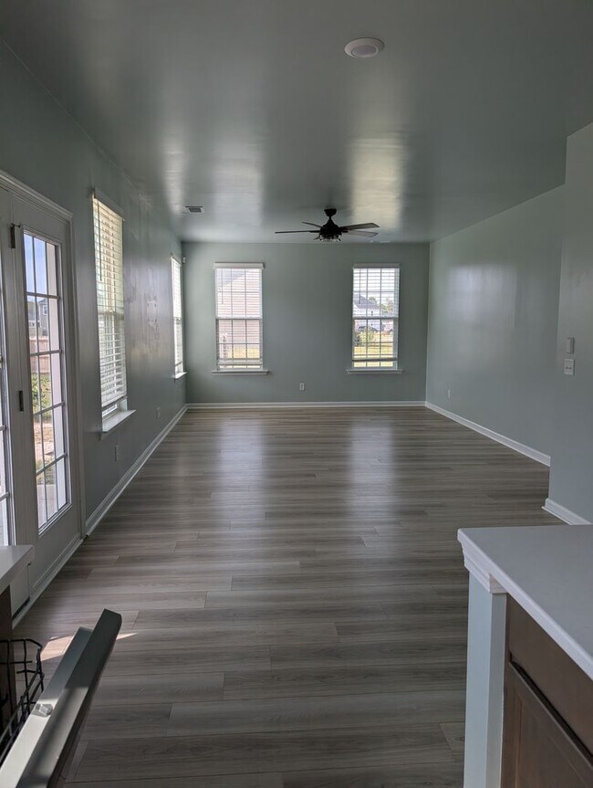 Foto del edificio - Spacious 4BR / 2.5BA home in a gated commu...