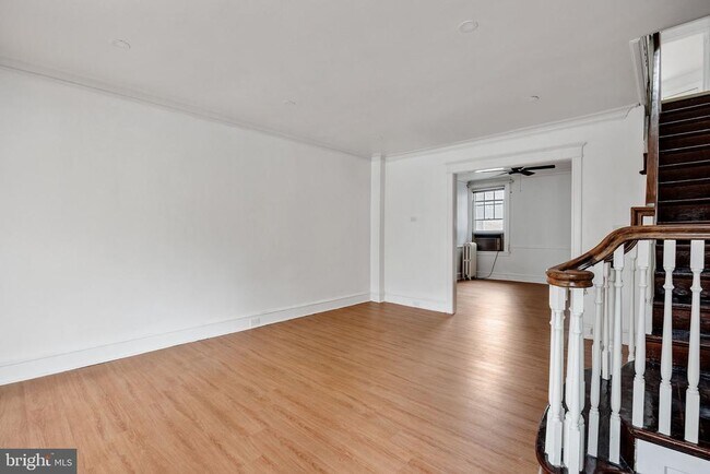Building Photo - 221 W Sedgwick St