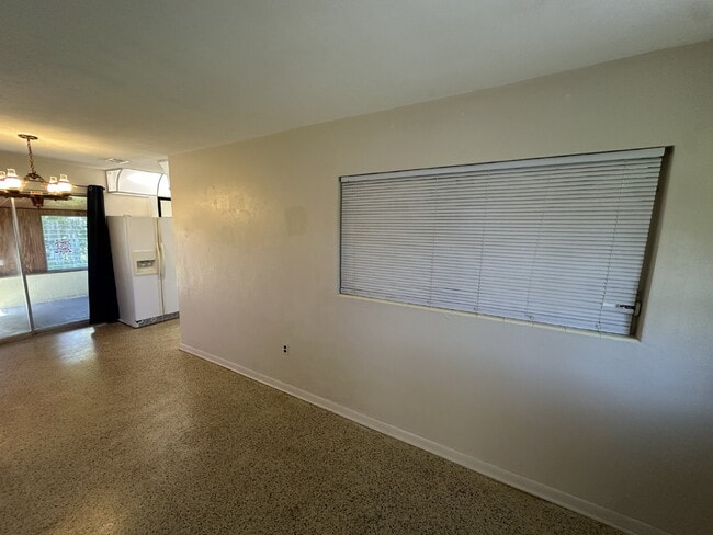 Building Photo - 3-bedroom 1-bathroom 2 car garage home for rent!