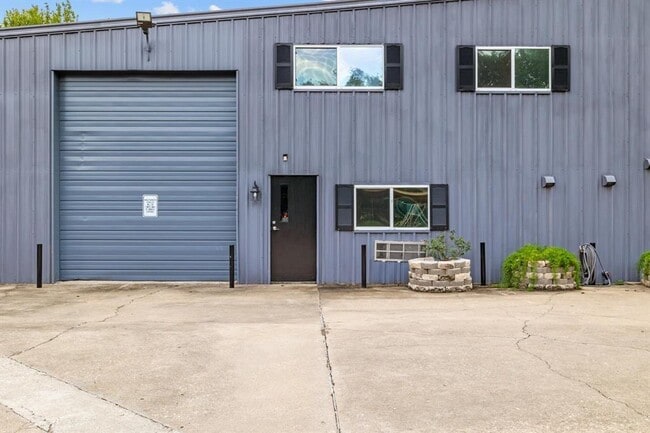 Building Photo - 7648 Broadview Dr