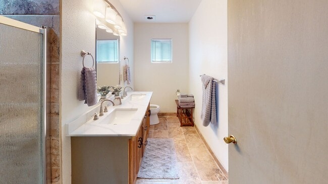 Building Photo - Newly remodeled