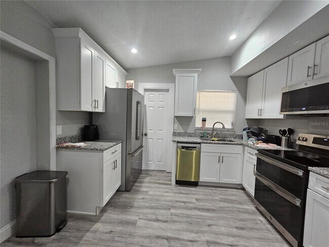 Foto del edificio - 6020 Beechmont Blvd