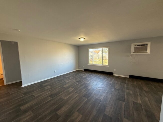 Building Photo - 1935 Chickasaw Dr