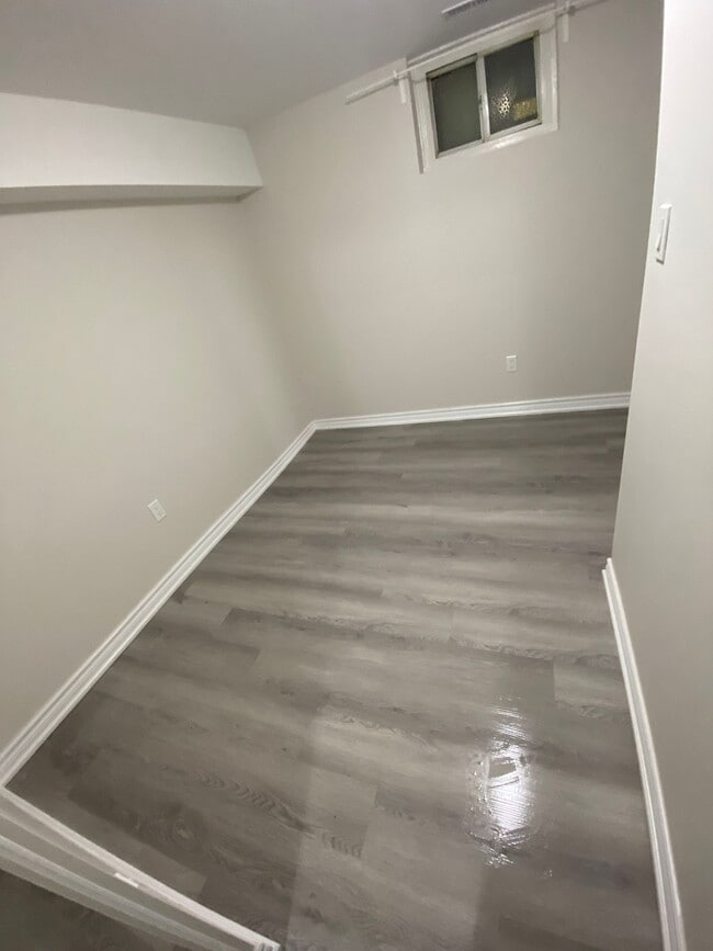 Building Photo - 35 Amberley Dr
